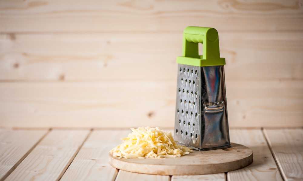 How to Zest a Lemon with a Cheese Grater 2 How to Zest a Lemon with a Cheese Grater 2